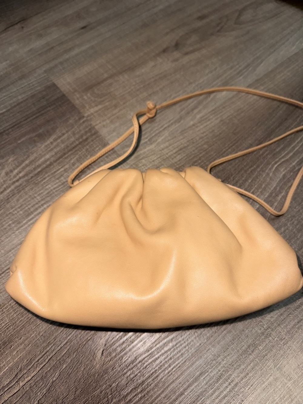 💛 💯 AUTH BOTTEGA VENETA MINI POUCH BAG BEIGE TAN💛 - Picture 2 of 8